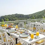 Apa Mountain Hotel